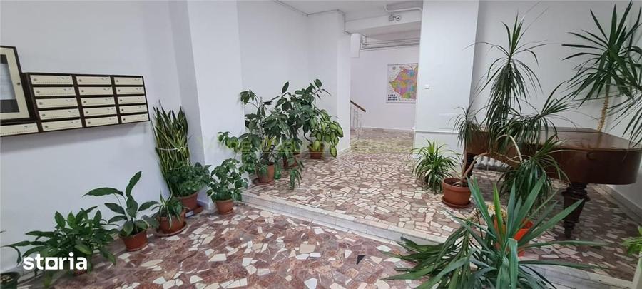 Apartament cu 3 camere, mobilat în Centrul Civic