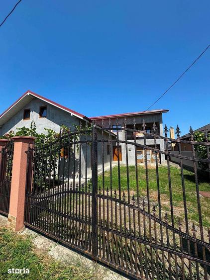 Casă cu 7 camere cu Teren 1130 Mp în Central