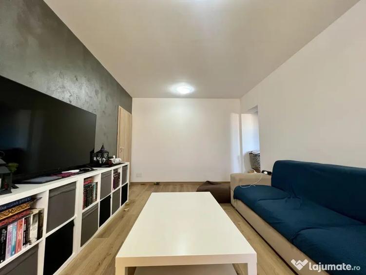 Apartament cu 3 camere semidecomandat în Central