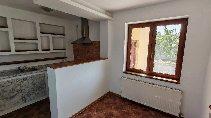 Casă cu 5 camere cu Teren 800 Mp în Central