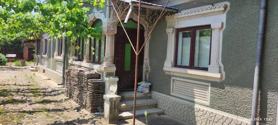 Casă cu 4 camere cu Teren 2700 Mp în Teiș