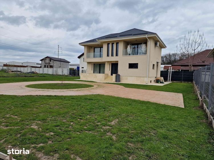 Casă cu 4 camere cu Teren 1508 Mp în Central