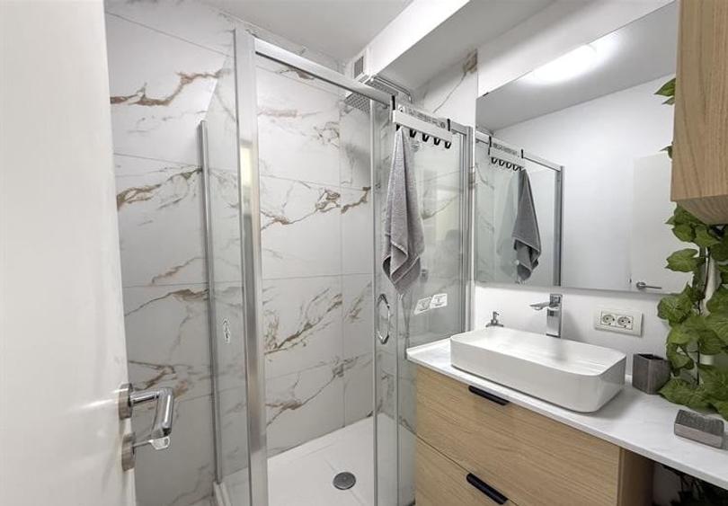 Apartament 4 camere renovat etaj 3 metrou Romancierilor - 10
