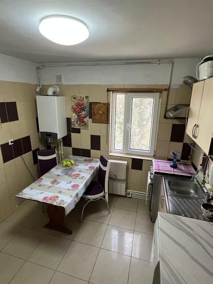 Apartament cu 4 camere decomandat în Inel II