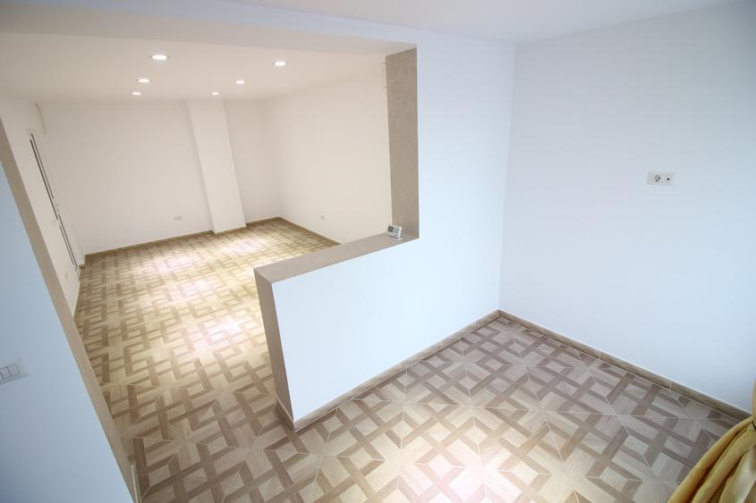 Apartament cu 2 camere în Micro 20
