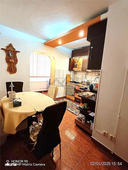 Apartament cu 3 camere decomandat în Unirii Sud