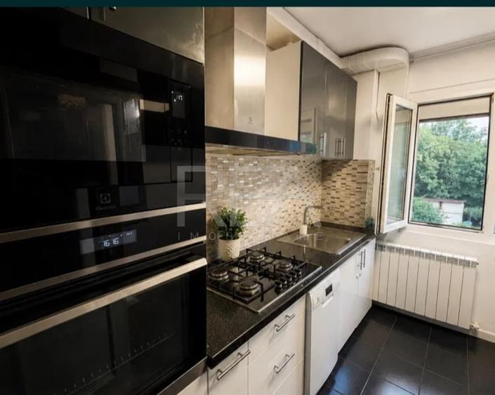 Apartament cu 4 camere decomandat, mobilat în Berceni