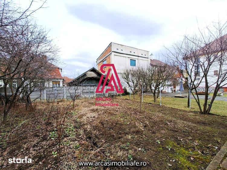 Casă cu 7 camere cu Canalizare în Sub Arini