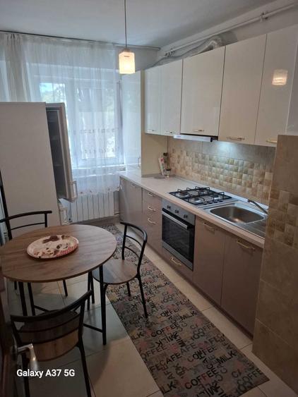 Apartament cu 2 camere decomandat în Casa de Cultură