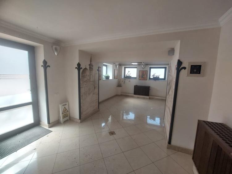 Spațiu comercial, de 430 mp, în Central