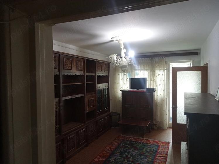 Apartament cu 3 camere semidecomandat în Drumul Taberei
