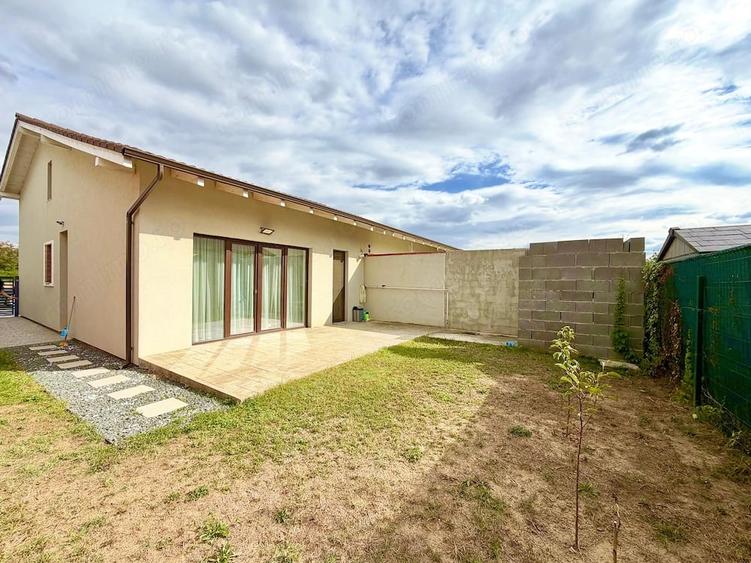 Casă cu 4 camere cu Teren 218 Mp în Plopi