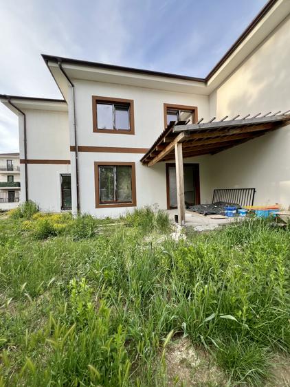 Duplex cu 5 camere cu Canalizare în Giroc
