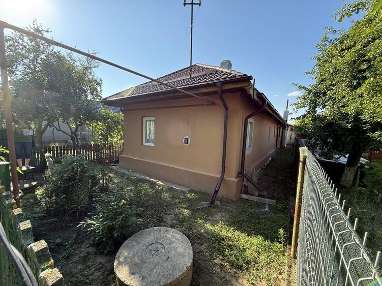 Casă cu 4 camere în Gherghița