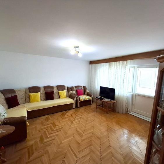 Apartament cu 3 camere decomandat în Sud