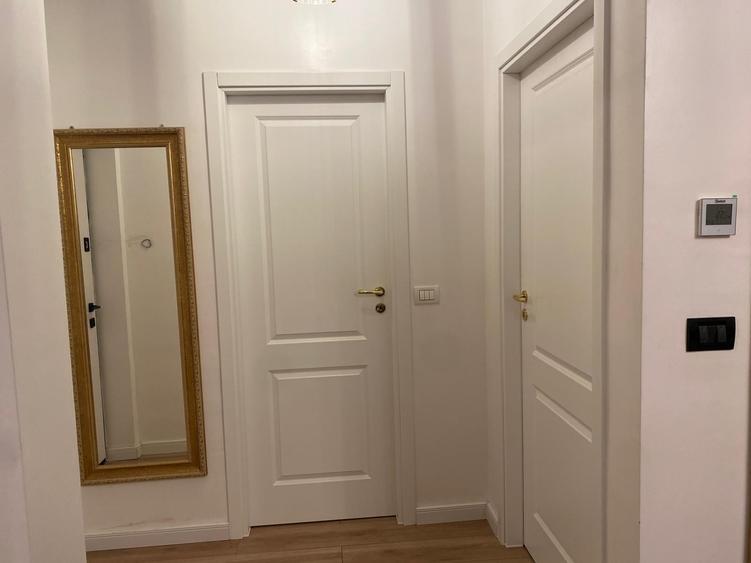 Apartament cu 3 camere semidecomandat în Giulești