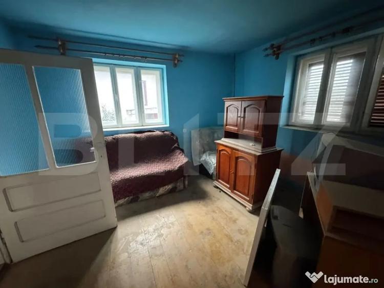 Casă cu 7 camere cu Teren 2461 Mp în Central