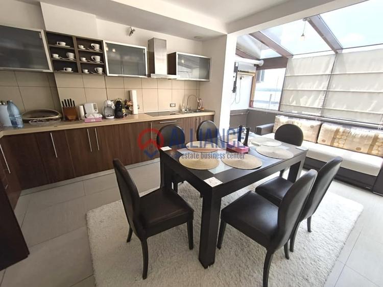 Apartament cu 3 camere decomandat, mobilat în Central