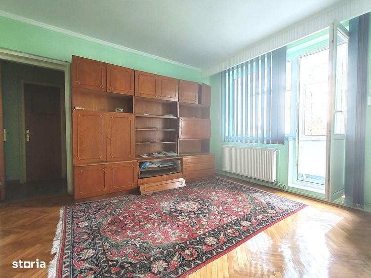 Apartament cu 2 camere semidecomandat în Craiovei