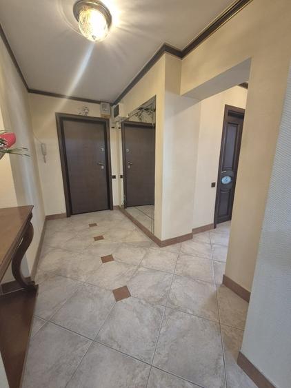 Apartament cu 4 camere decomandat în Decebal