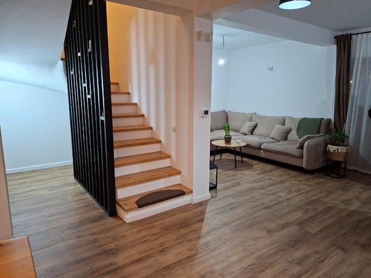 Casă individuală cu 4 camere cu Canalizare în Săbăreni