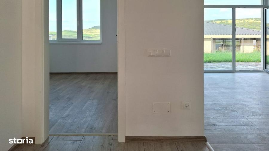 Casă cu 4 camere în Corușu