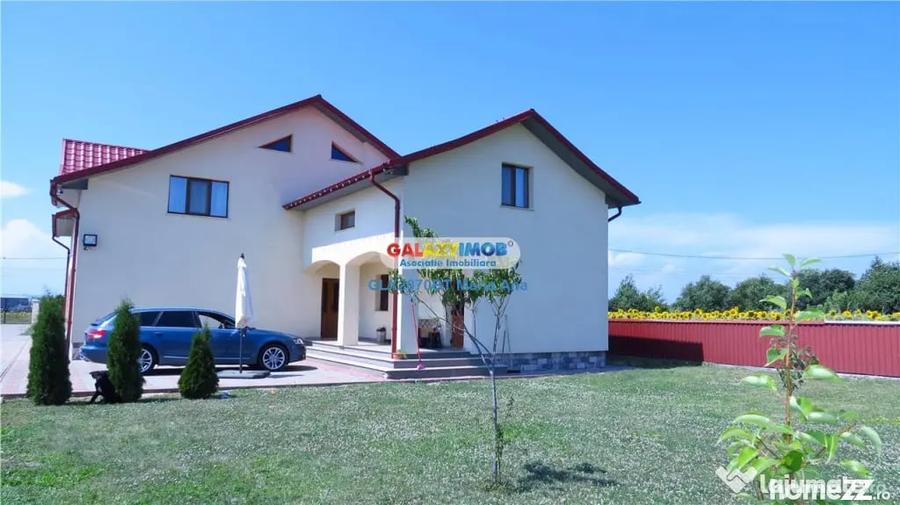 Casă cu 7 camere cu Teren 10000 Mp în Central