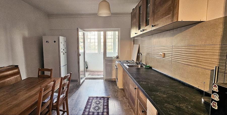 Apartament cu 3 camere decomandat în Central