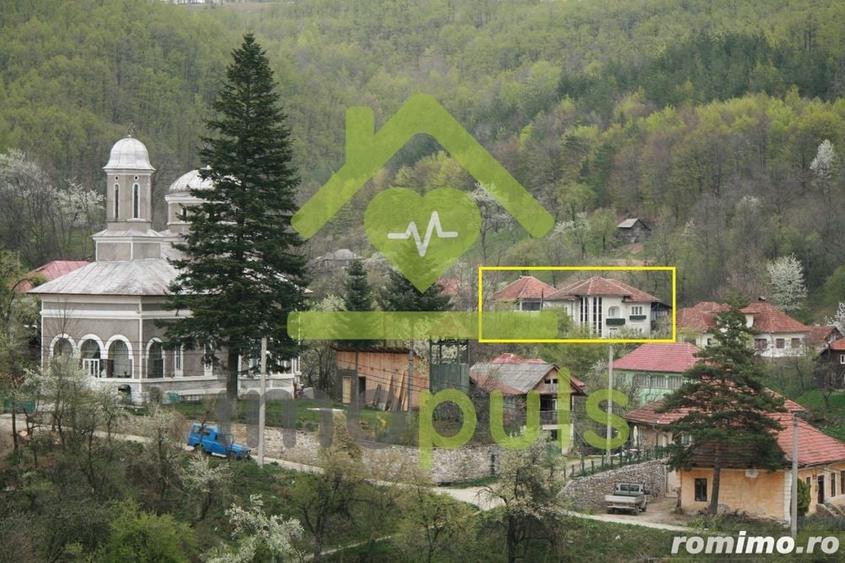 Casă cu 4 camere cu Teren 1100 Mp în Godeanu