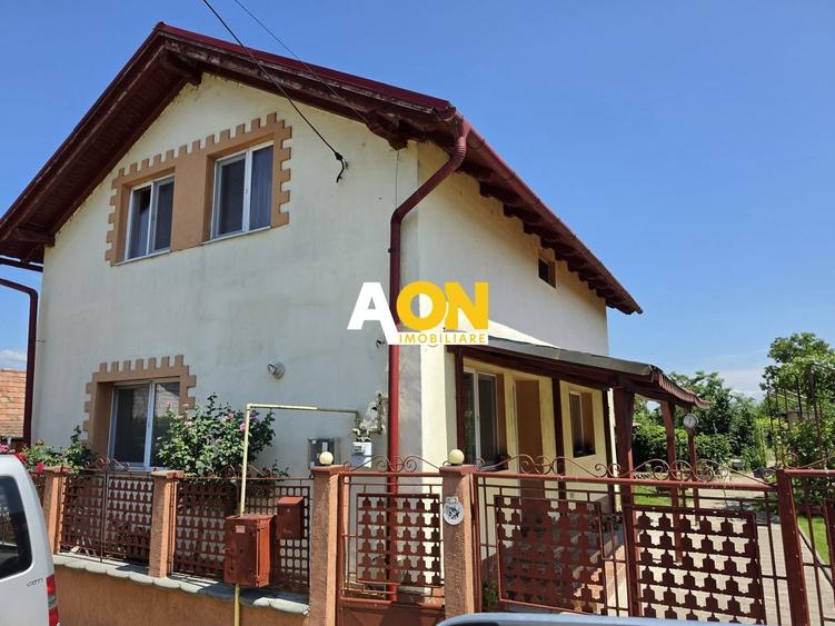 Casă individuală cu 4 camere cu Canalizare în Vințu de Jos