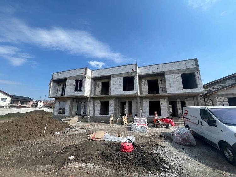 Casă cu 5 camere cu Canalizare în Exterior Nord