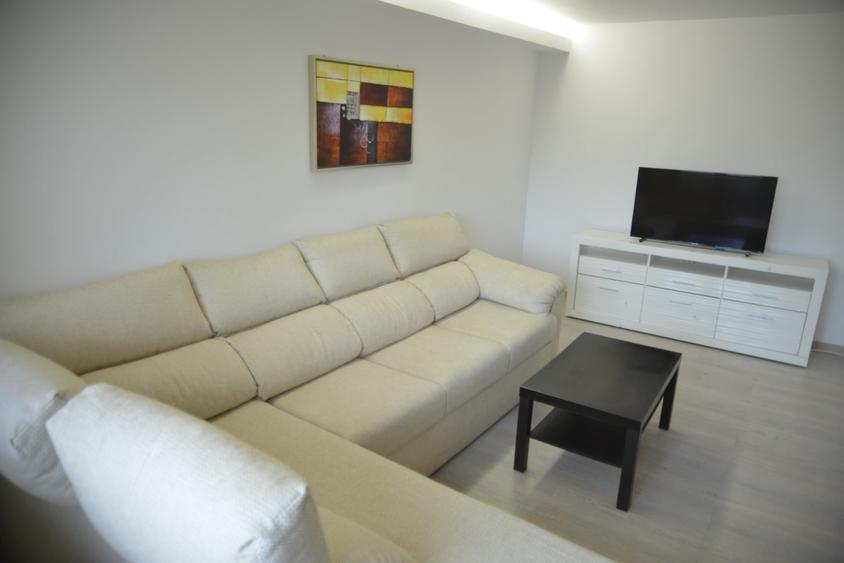 Apartament cu 3 camere decomandat, mobilat în 13 Septembrie