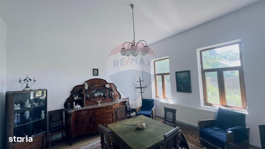 Casă cu 4 camere în Central