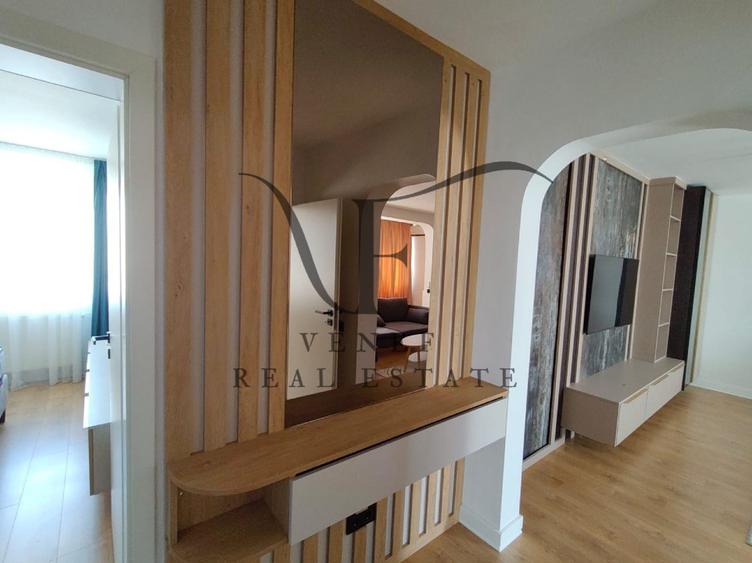 Apartament cu 3 camere semidecomandat în Colentina