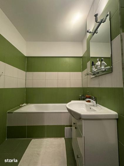 Apartament cu 3 camere semidecomandat în Victoriei