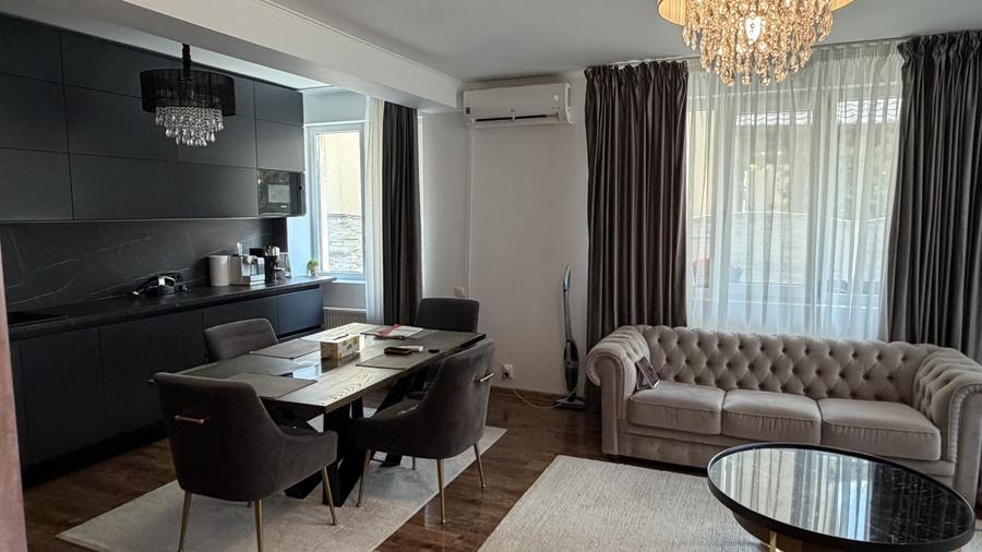 Duplex cu 5 camere cu Canalizare în Roșu