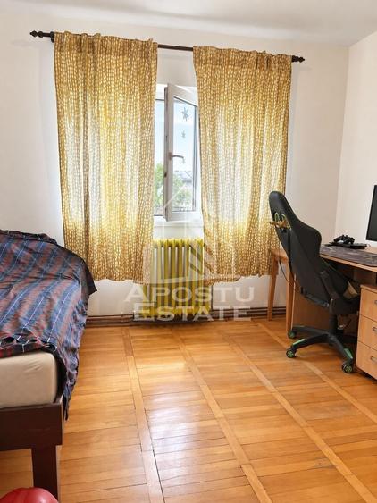 Apartament cu 3 camere semidecomandat, mobilat în Girocului