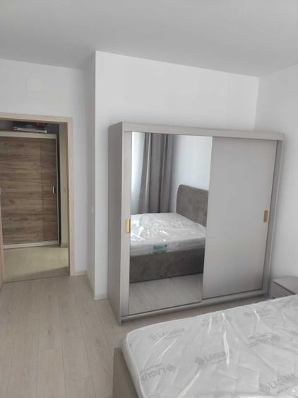 Apartament cu 2 camere decomandat în Uverturii