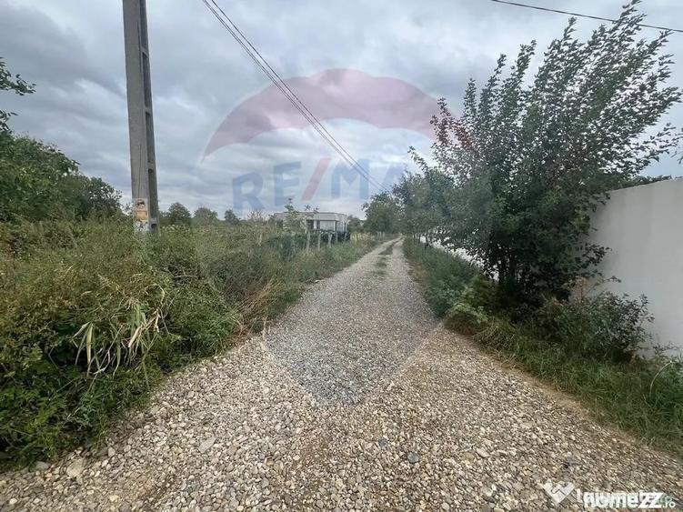 Teren de 1300 mp, în Câmpineanca