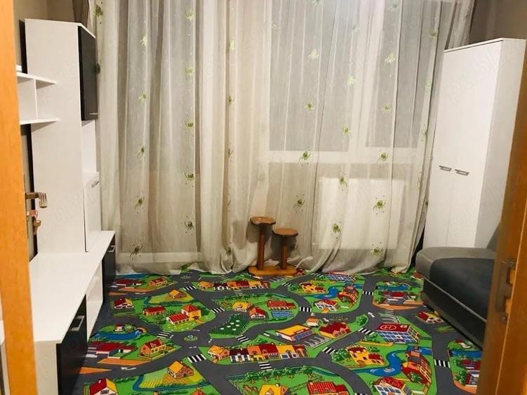 Apartament cu 3 camere semidecomandat în Florești