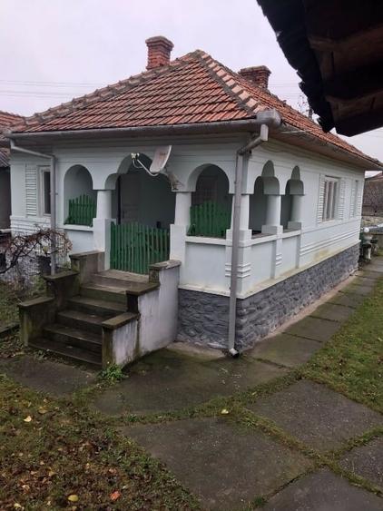 Casă individuală cu 4 camere cu Teren 1350 Mp în Pui
