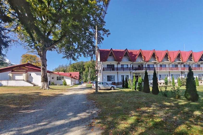 Hotel/Pensiune, de 2,000 mp, în Stațiunea Climaterică Sâmbăta