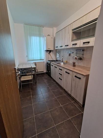 Apartament cu 3 camere decomandat, mobilat în Păcurari