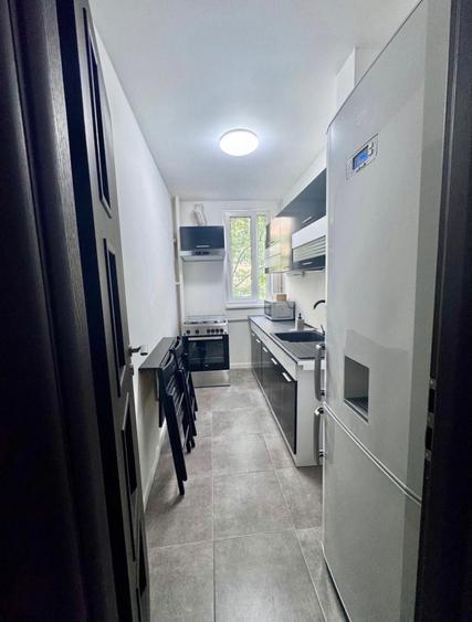Apartament cu 4 camere semidecomandat în Drumul Taberei