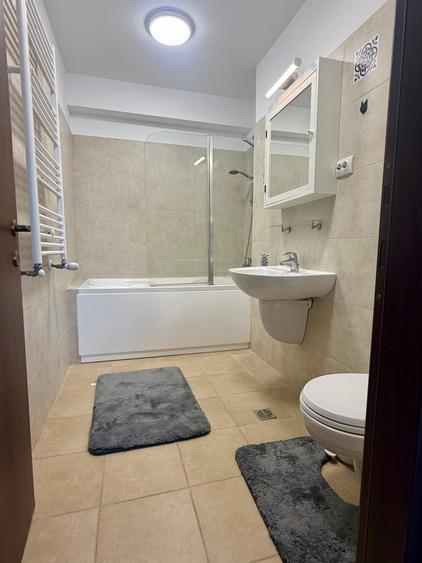 Apartament cu 3 camere semidecomandat în Pipera