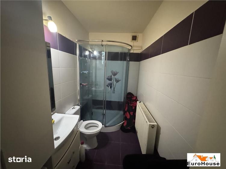 Apartament cu 3 camere în Cetate