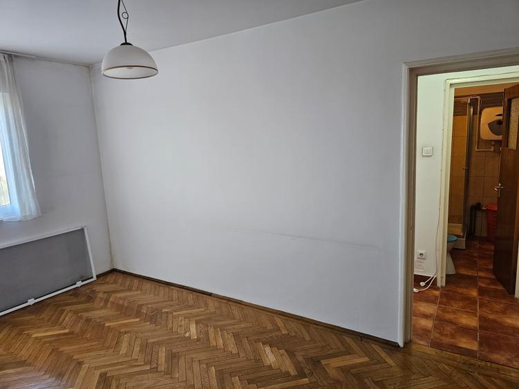 Apartament cu 3 camere circular în Drumul Taberei