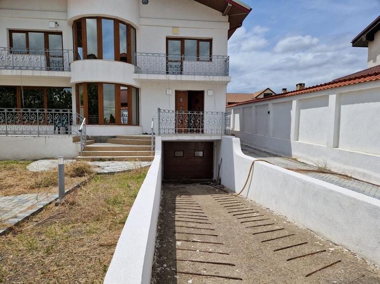 Casă cu 4 camere în Șendreni