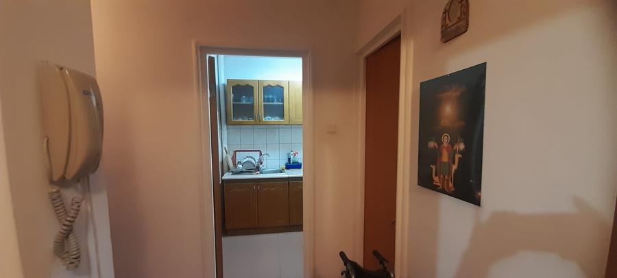 Apartament cu 3 camere decomandat în Drumul Taberei
