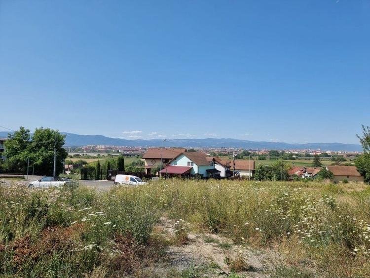 Teren Construcții intravilan de 600 mp, în Gușterița